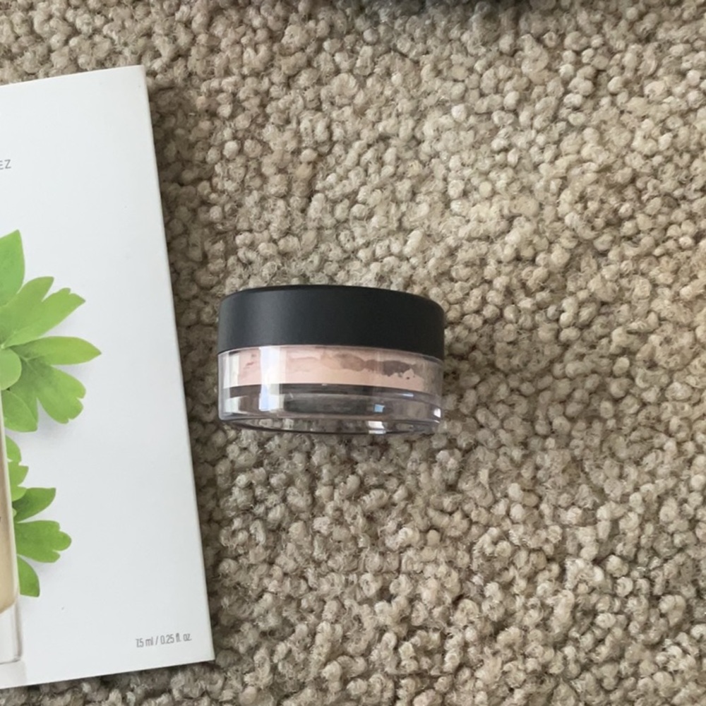 bareMinerals Makeup Set with Pink and Cream Shades - Picture 9 of 10